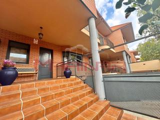 Casa adossada a Los Robles. Adosado en seseña