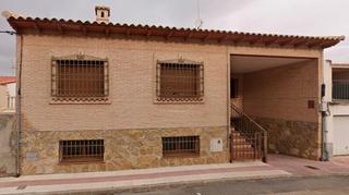 Casa adossada a Añover de Tajo. Chalet añover de tajo oportunidad bancaria
