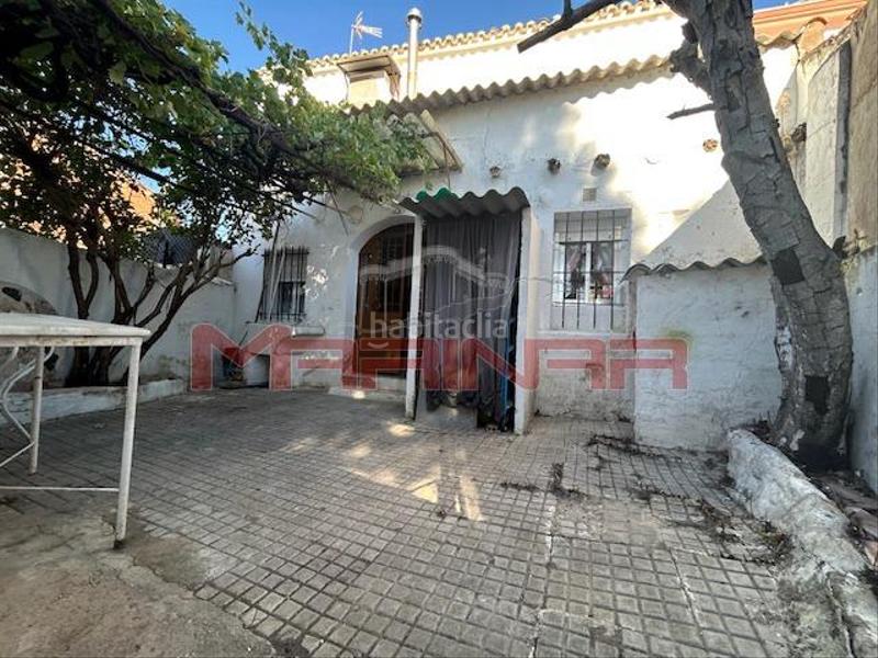 Foto b75e7bba-10d2-40c8-b30e-98363e50c9f4. Casa adossada amb calefacció a Centro Seseña