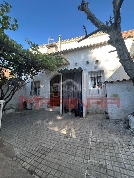 Foto fd7dbe52-f188-4481-b302-b74a48e76f4f. Casa adossada amb calefacció a Centro Seseña