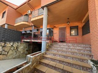 Maison jumelée à Los Robles. Chalet en seseña