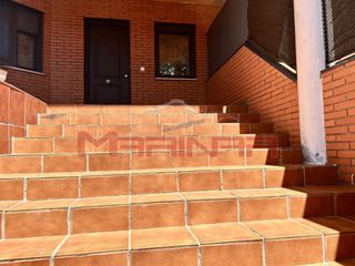 Maison jumelée à Los Robles. Adosado en seseña