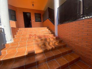 Maison jumelée à Los Robles. Adosado en seseña