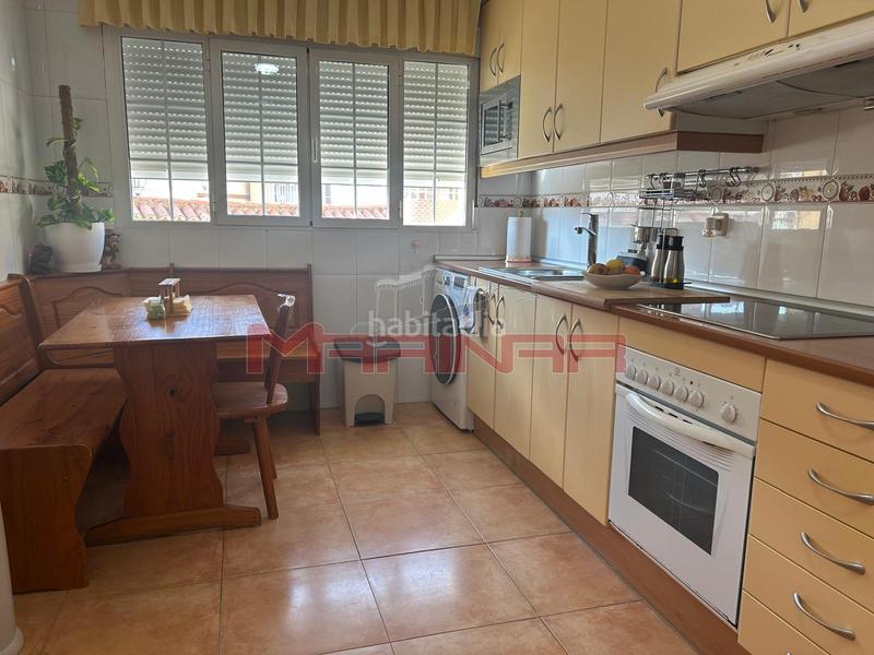 Foto dbac1e44-755b-49bd-9d6f-d442bb543a09. Casa aparellada amb calefacció aparcament a Los Barreros Seseña