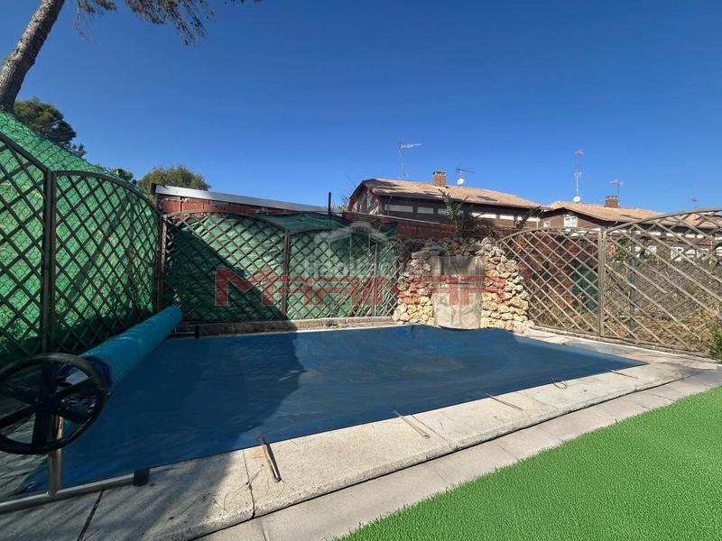 Foto 9afabb26-6a56-456c-b88d-2a13f670a0f1. Casa aparellada amb calefacció aparcament piscina a Seseña