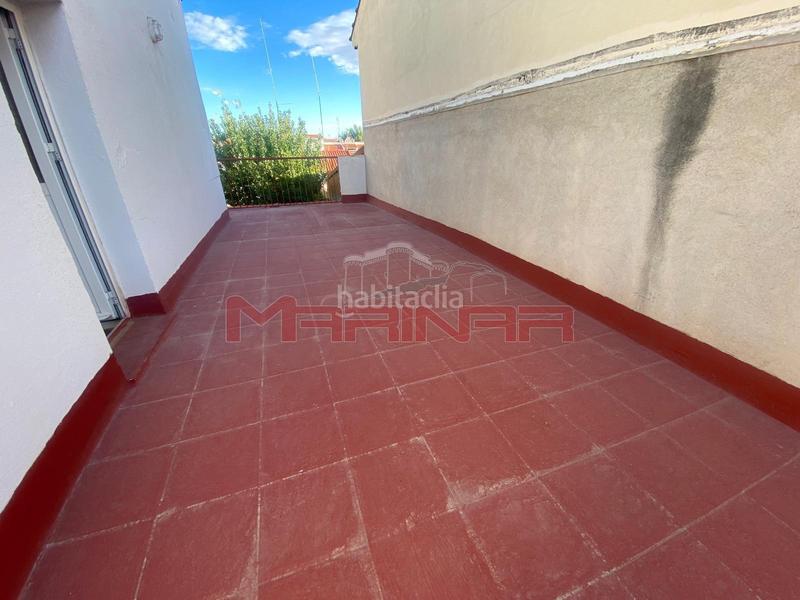 Foto c76a4e20-f5a9-434e-9dd7-2ee61b3484a9. Casa adossada amb aparcament a Centro Seseña