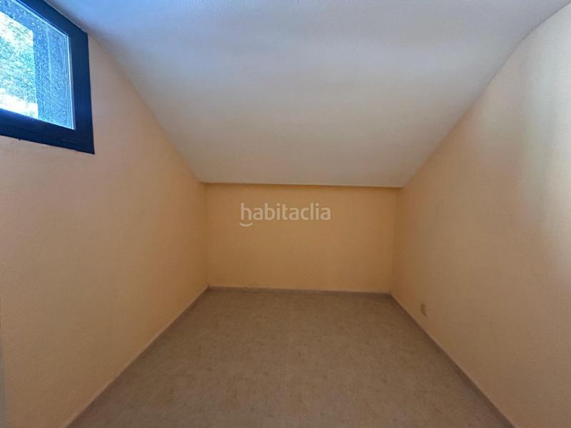 Foto 16b7a599-b9c4-4c04-b71b-879d1d377344. Casa adossada amb calefacció aparcament a Los Robles Seseña