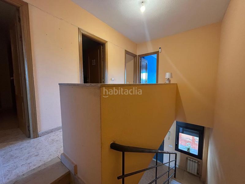 Foto 49ad4364-04c7-4f40-8f29-a45890ab2cc1. Casa adossada amb calefacció aparcament a Los Robles Seseña