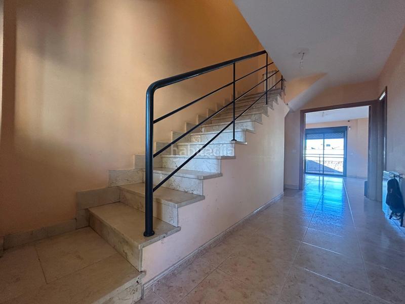 Foto 89c9e089-5fe4-4b7a-a58c-7ba3a47c00c8. Casa adossada amb calefacció aparcament a Los Robles Seseña