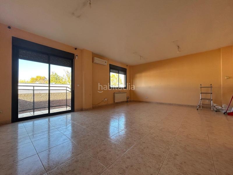 Foto e9a7ee7a-82c5-46ef-99a7-8909a8dca104. Casa adossada amb calefacció aparcament a Los Robles Seseña