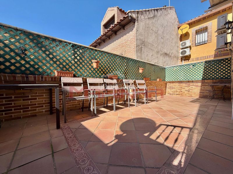 Foto 4d7f8e5b-ff9d-48bd-8a34-5fb7d2842bb5. Casa adossada amb calefacció aparcament a Centro Seseña