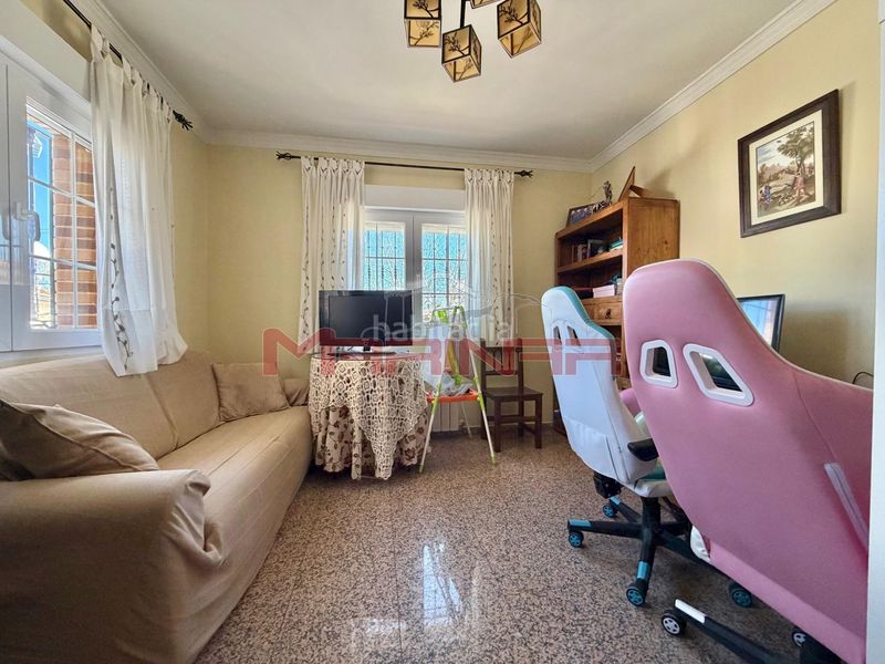 Foto 6a8f0298-c736-4f93-b54f-d544ccd2120e. Casa adossada amb calefacció aparcament a Centro Seseña
