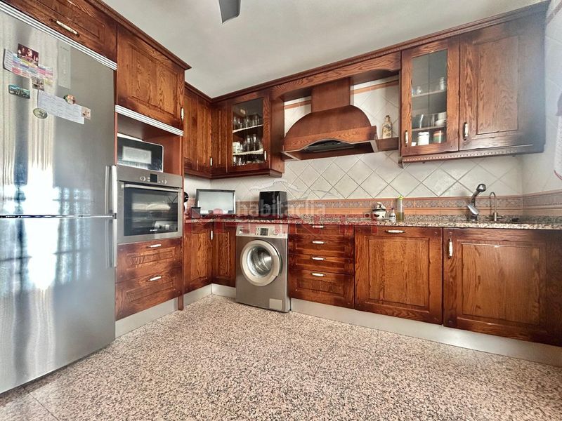 Foto b8ea3a06-67a4-4a1d-9057-3041e52f8af5. Casa adossada amb calefacció aparcament a Centro Seseña