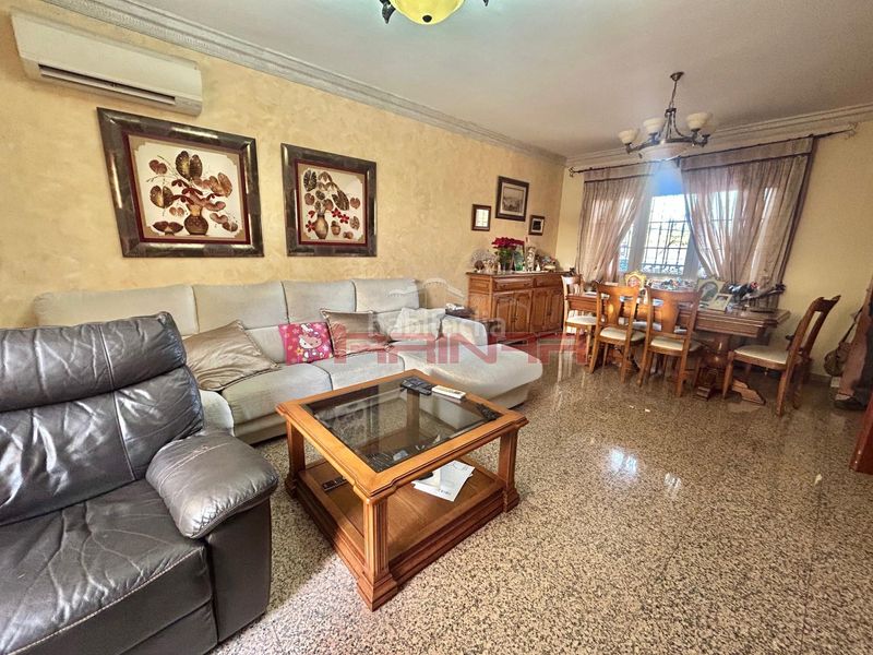 Foto c7605822-35e9-4529-b419-146dfcd627cd. Casa adossada amb calefacció aparcament a Centro Seseña