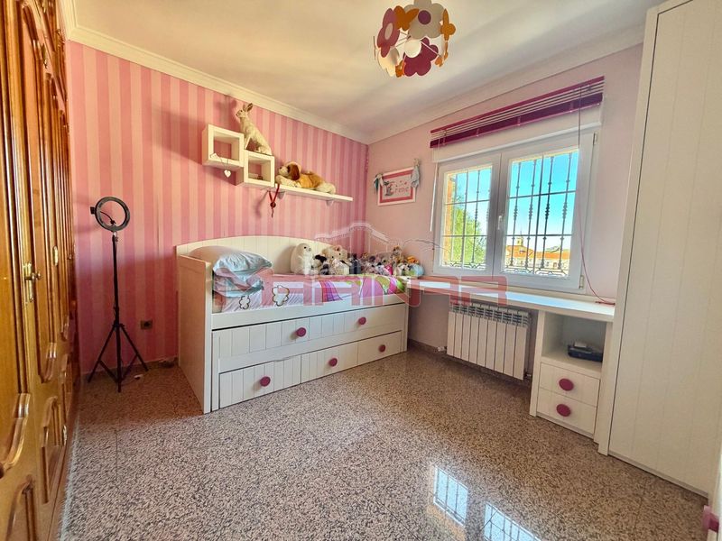 Foto cc0e98c7-8bde-4c6c-aed6-7a2d1f1dc178. Casa adossada amb calefacció aparcament a Centro Seseña