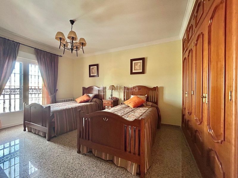 Foto f7bf5511-a4d7-4d40-8b48-24e5d7252a63. Casa adossada amb calefacció aparcament a Centro Seseña