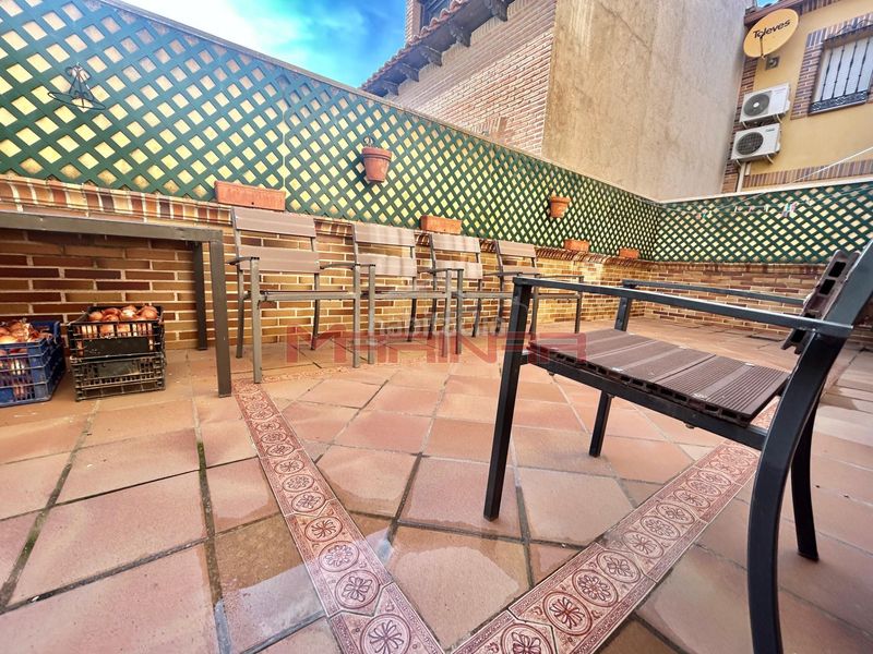 Foto f9513605-8644-4208-a980-c1c5f7ddcbe8. Casa adossada amb calefacció aparcament a Centro Seseña
