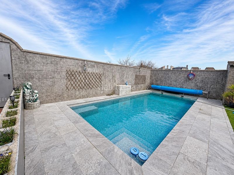 Foto bee0e540-b383-45ea-aac8-c00b4db51010. Casa aparellada amb calefacció aparcament piscina a Illescas