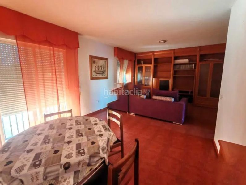 Foto 77664e54-1bf3-4790-90cd-405f53d29bf6. Casa adossada amb aparcament a Borox