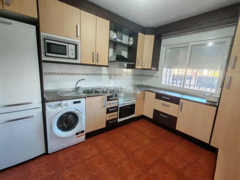 Foto 88f24d73-8278-4800-81aa-43281dfcd215. Casa adossada amb aparcament a Borox