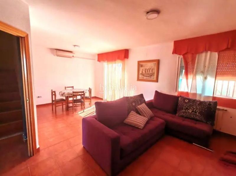 Foto f48b7939-7464-4593-ac91-860f11542b45. Casa adossada amb aparcament a Borox