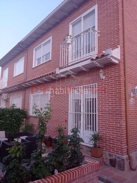 Foto 5df14f30-5279-43b3-8d4f-1611ad7d56c3. Casa adossada amb calefacció aparcament a Cedillo del Condado