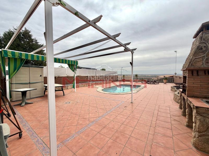 Foto 0bc4b95d-1c16-4221-9f49-aa117c9d93cf. Casa adossada amb calefacció aparcament piscina a Seseña