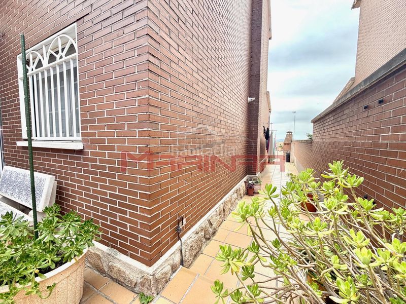 Foto 92b34b79-3d97-445c-a70a-09e12bdd7826. Casa adossada amb calefacció aparcament piscina a Seseña