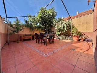 Casa a schiera in Seseña Nuevo. Dosado en seseña nuevo