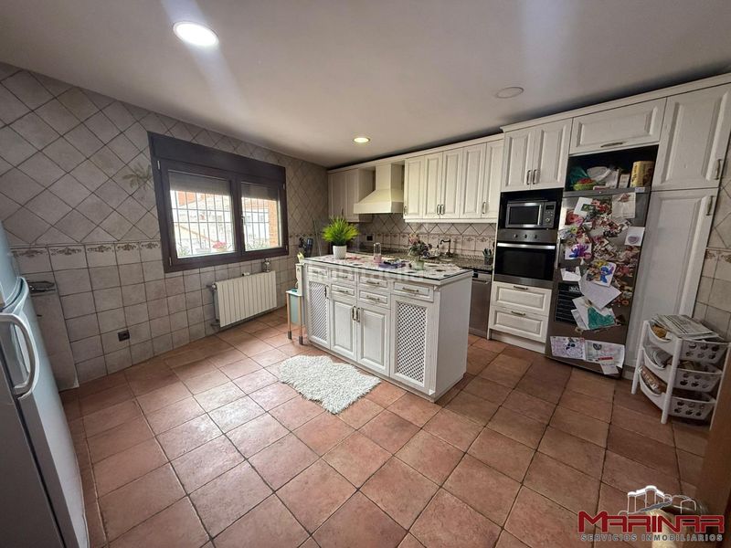 Foto db363769-b2d0-41a9-9119-03aea29b320f. Casa adossada amb calefacció a Centro Seseña