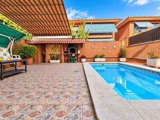 Casa adossada a Los Robles. Adosado en seseña
