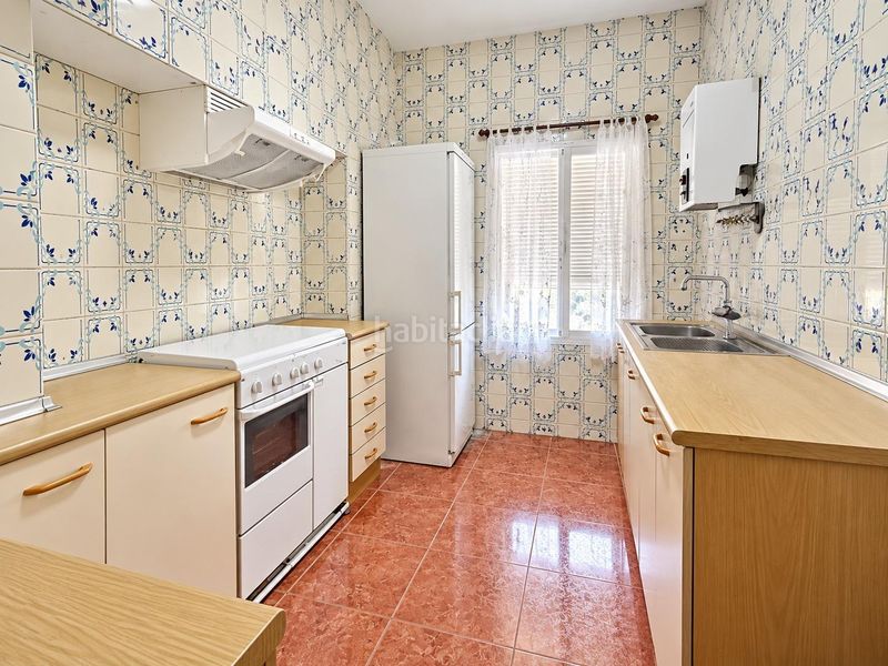 Foto 0f9f773d-2b40-4c50-a4eb-9e98b7e68b08. Casa adossada amb calefacció aparcament a Borox