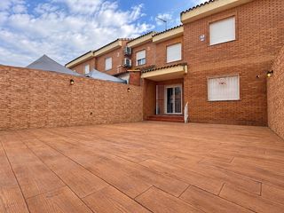 Maison jumelée à Barcience. Adosado en barcience