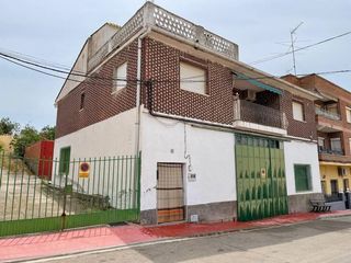 Casa  Calle arroyo. Ventacasaterreno en montearagon!!