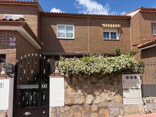 Casa adossada  Calle vel�zquez. Ventachaletmontearagon!!
