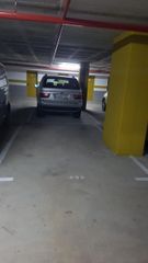 Rent Car parking in Carrer de provença 408. Plaza amplia de 4,5 m de largo por 2.35 m de ancho