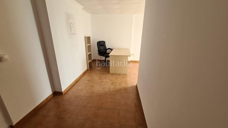 Foto 5a5b5619-36e2-4f96-8446-9b5d5d3a3a06. Alquiler local comercial amplio local comercial con dos plantas en Santa Pola