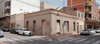 Terreny residencial a Centro. Solar en esquina en pleno centro de santa pola