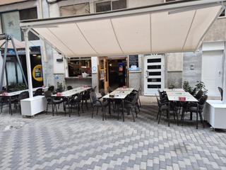 Local Comercial a Centro. Local comercial con salida de humos y alta rentabilidad