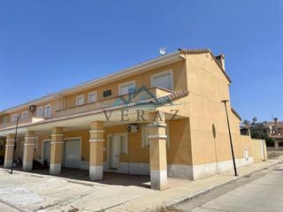 Casa a schiera  Calle isabel allende. Veraz inmobiliaria vende unifamiliar adosado de esquina de 242 m