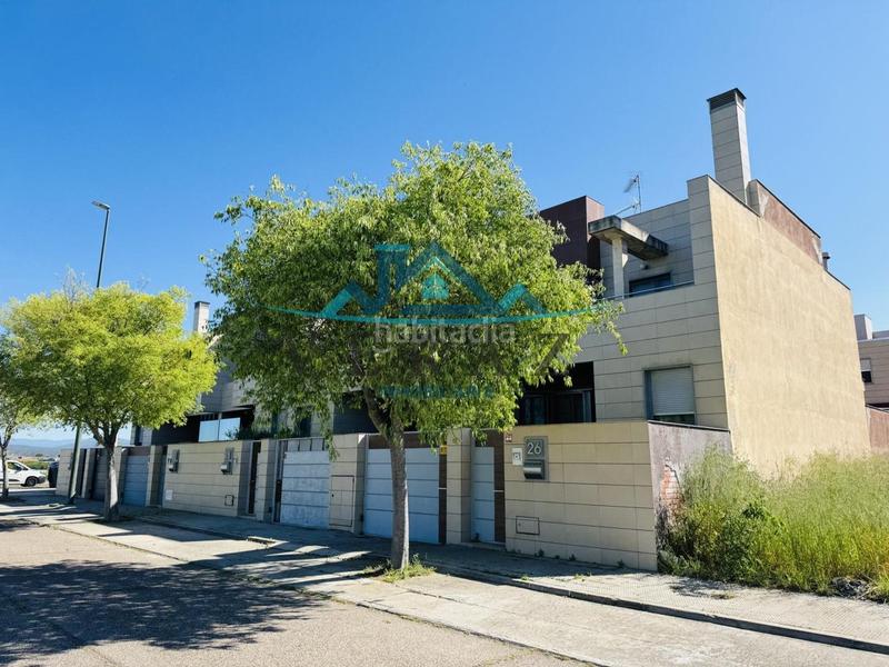 Foto d2209951-1e60-4104-81d9-49e2705af9e8. Casa adosada en Hospital-Nuevo Centro Talavera de la Reina