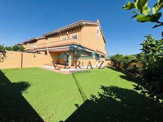 Haus in Talavera la Nueva. Chalet pareado en talavera la nueva