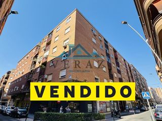 Etagenwohnung in Calle Ángel del Alcázar