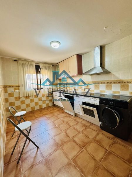 Foto 5b243483-9fa9-4e27-a7fb-30cbf5397504. Casa adossada a Lucillos