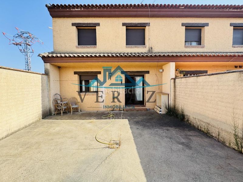 Foto ced25360-acec-4bc1-a60d-f12a4c16f164. Casa adossada a Lucillos