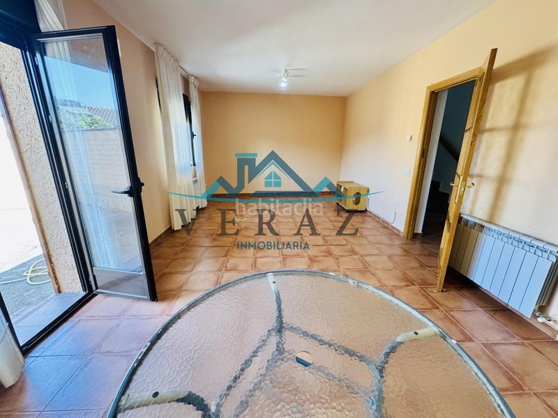 Foto d8558db2-9758-4729-95d7-dc79079afeca. Casa adossada a Lucillos