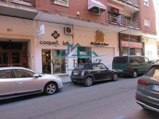 Location Local commercial à Casco Antiguo. Veraz inmobiliaria alquila local comercial a pie de calle, en un