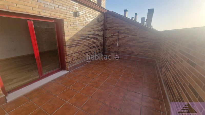 Foto a2a0725c-c9b7-46e6-bbbf-7630a482d11d. Àtic amb calefacció aparcament piscina a El Quiñón Seseña
