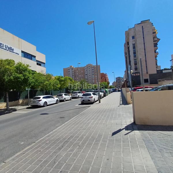 Foto 628ed736-8643-46a3-b6c6-12d354cafc1e. Parking coche plaza de parking trastero en playa san juan en Alicante