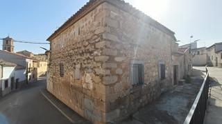 Casa  Calle ermita. Valdeverdeja. casa de 4 dormitorios, salón, cocina, baño, troje,